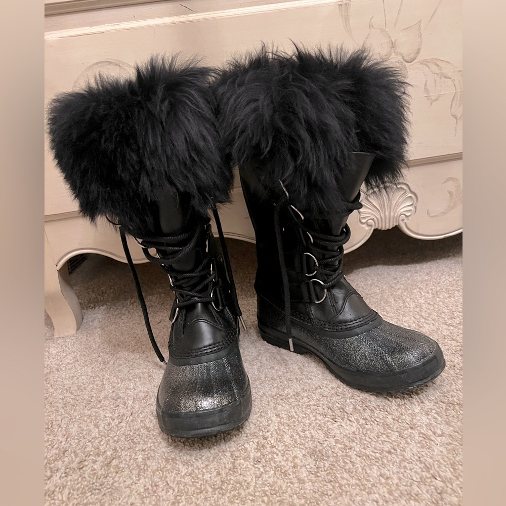 Black SOREL fur lined boots. Absolutely beautiful!!